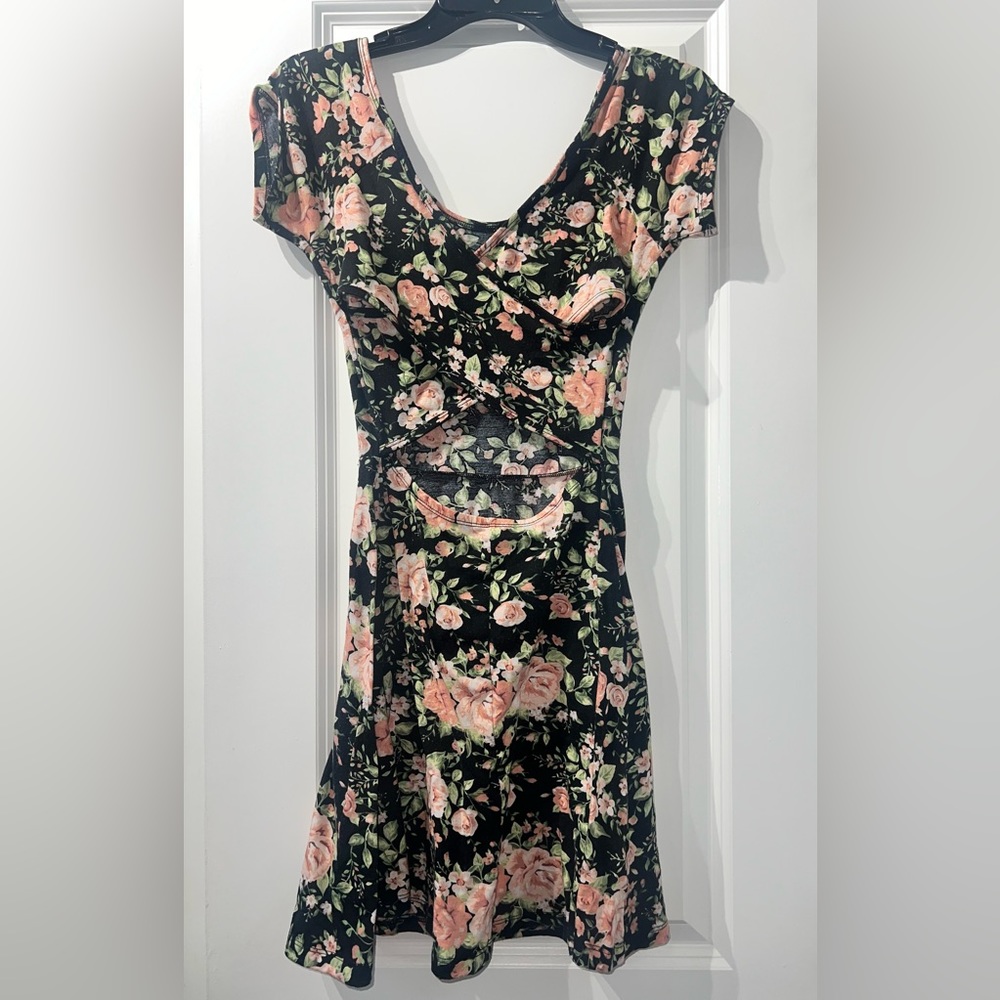 Cute Summer dresses bundle - Picture 4 of 11